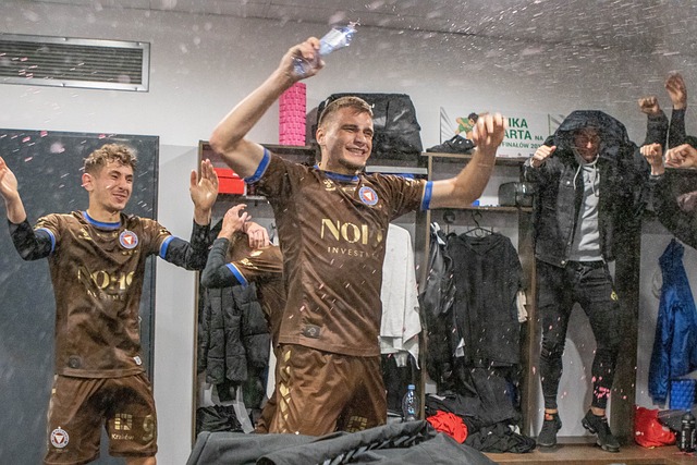 在这背景下 在这背景下